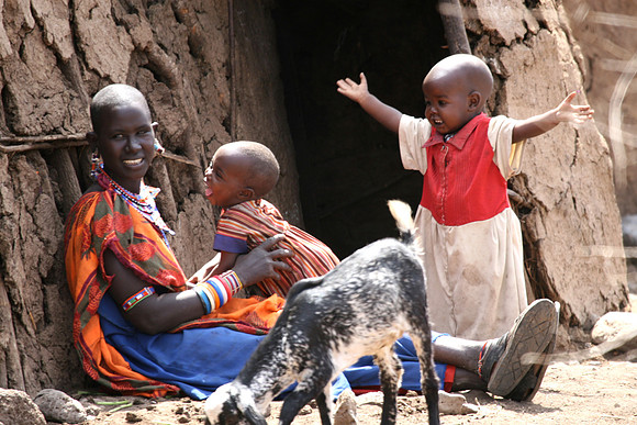 MAssai mother with kids